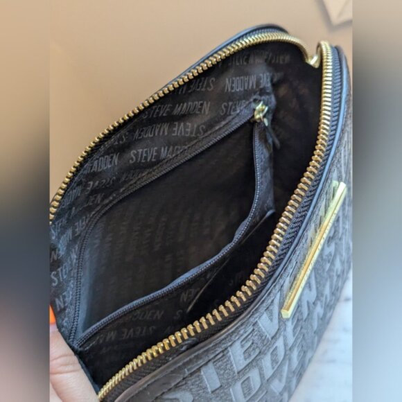 Steve Madden Black and Gold Logo Crossbody Bag with Structured Design - Picture 6 of 7